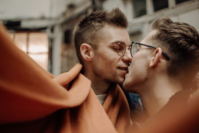 image of two men kissing that met from a gay dating app