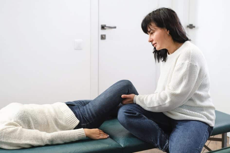 Woman and a therapist  during Feldenkrais method